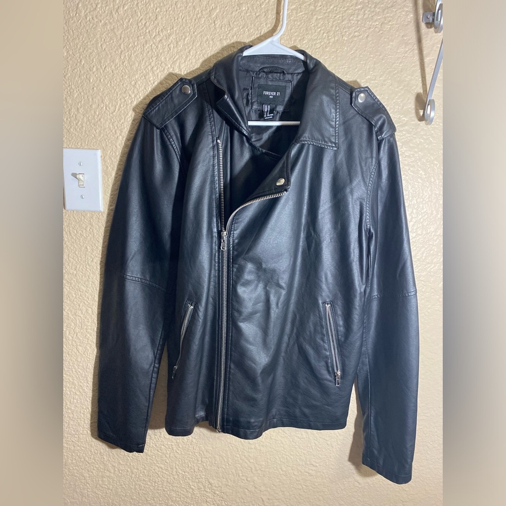 Forever 21 Men’s Faux Leather Cross-Zipped Motorcycle Jacket Size Medium